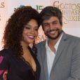 Juliana Alves exibiu a barriguinha de grávida na pré-estreia do filme 'Gostosas, Lindas e Sexies', na noite desta terça-feira, 11 de abril de 2017