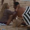 Leticia Spiller e Marcos Palmeira rodaram cenas para 'Os Dias Eram Assim' na praia de Grumari, Zona Oeste do Rio, nesta quarta-feira, 12 de abril de 2017
