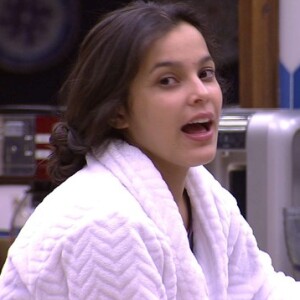 'Cada ato dela é evidente que ela pensa muito antes de falar', disse a gêmea de Emilly, Mayla, sobre Vivian