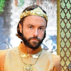 Evil-Merodaque (Kayky Brito) começa a se entender com Shamiran (Gabriela Moreyra) e elogia sua beleza, na novela 'O Rico e Lázaro'