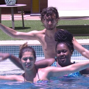 O trio Vivian, Pedro e Roberta se divertiu por todos os cantos da casa do 'BBB17'