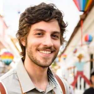 'Era uma garota mais velha que eu, e meu pai meio que me deu uma força. agora ele está com duas filhas, uma de 9 e outra de 6. Quero ver dar força, pai', brincou Chay Suede