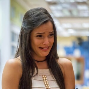 Ex-'BBB17' Emilly se emocionou ao ver Marcos na final, mas, ao vencer, descartou um relacionamento com o médico