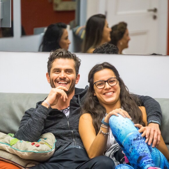 Ex-'BBB17' Marcos já prestou esclarecimentos: agora, será a vez de Emilly dar sua versão