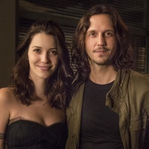 Gui (Vladimir Brichta) pede Júlia (Nathalia Dill) em casamento, na novela 'Rock Story', em 26 de abril de 2017