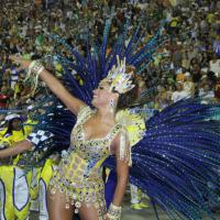 Carnaval: Juliana Alves chora e cai no samba no desfile da Unidos da Tijuca