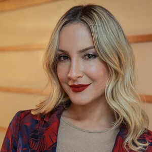 Claudia Leitte afirmou que não consegue beber só uma cerveja: 'Uma só? Chega a dar uma risadinha (apontando para um integrante da banda)... A gente 'zeca pagodeou' o negócio e bebeu várias vezes'