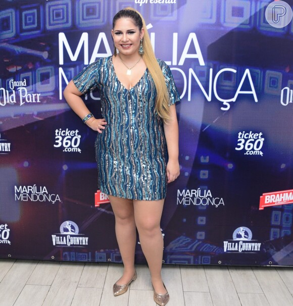 Marília Mendonça sai da dieta na Europa após perder 8kg, como contou em entrevista ao jornal 'Extra' neste sábado, dia 15 de abril de 2017