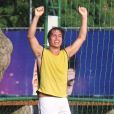 Francisco Vitti festeja gol marcado em partida de futebol