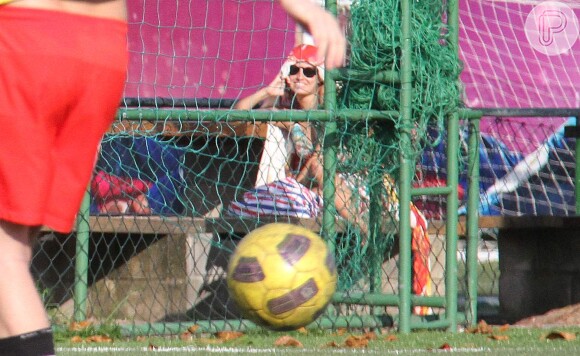 Amanda de Godoi vibra com gol de Francisco Vitti