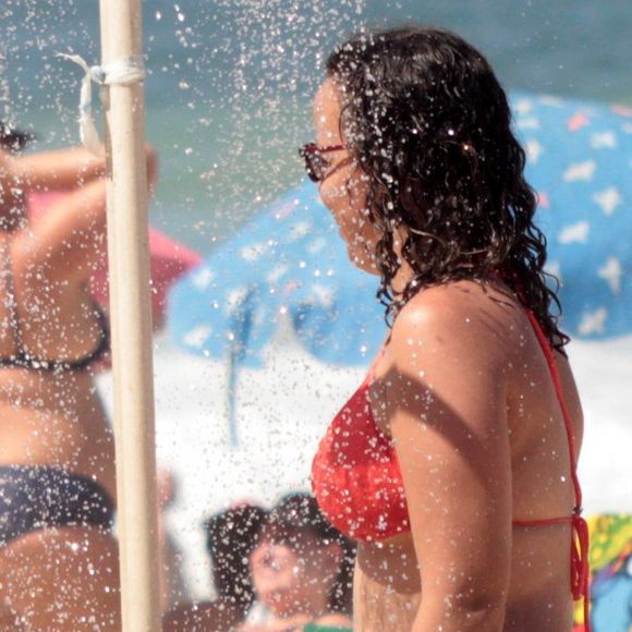 Carolina Ferraz se divertiu com a filha