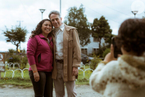 Alfredo Castro e Cyria Coentro vivem o casal de médicos Hernando e Laura, pais de Rimena (Maria Casadevall), em 'Os Dias Eram Assim'