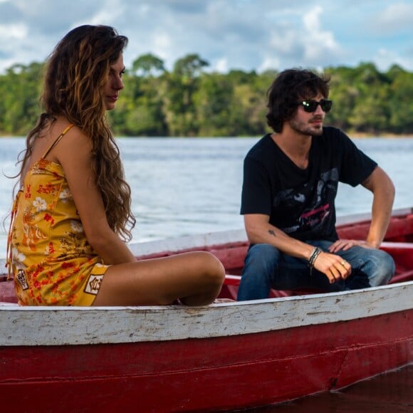 Edinalva (Zezé Polessa) espalha que Ritinha (Isis Valverde) vai se casar com Ruy (Fiuk) e Zeca (Marco Pigossi) se revolta, na novela 'A Força do Querer'