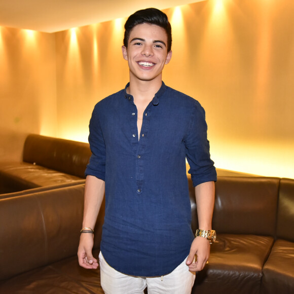 A assessoria de Thomaz Costa prefere não se pronunciar sobre a vida pessoal do ator