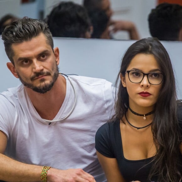 Marcos e Emilly viveram romance no 'BBB17'. Após deixar o reality como campeã, a gaúcha afirmou ter intenção de conversar com o médico