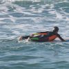 Isabella Santoni mostrou habilidade em dia de surfe em praia do Rio