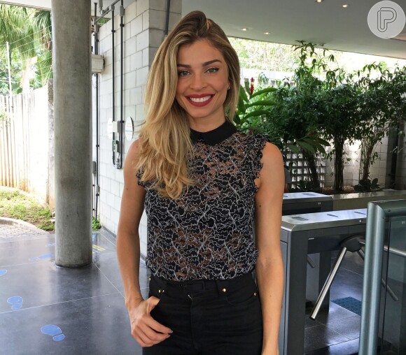 Grazi Massafera prega 'peça' em Anna Lima mostrando foto de barata e compartilha conversa no Instagram Stories nesta quarta-feira, dia 19 de abril de 2017