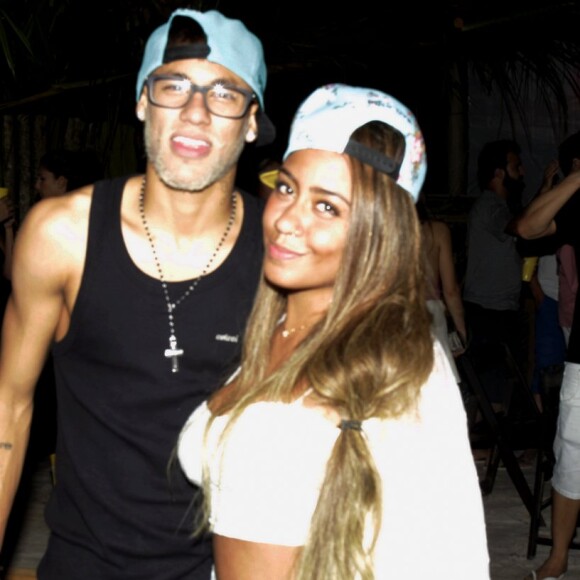 Neymar foi consolado na web pela mãe e pela irmã após o Barcelona ser desclassificado