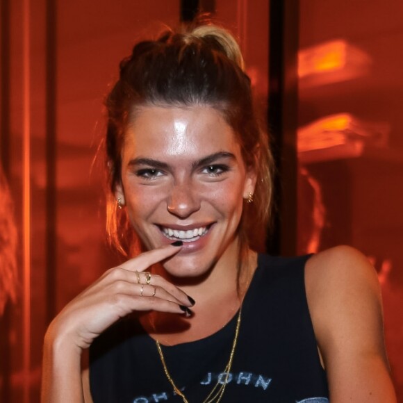 Mariana Goldfarb despistou sobre polêmica com Marina Ruy Barbosa: 'Já passou!'