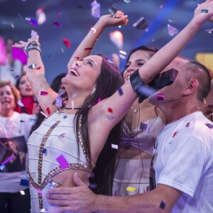 Emilly, do 'BBB17', não se abalou por não ser cumprimentada por ex-brothers ao ganhar o reality show: 'Estava tão eufórica que só pensava em receber o abraço da minha família e do Tiago Leifert. E foi exatamente isso que aconteceu'