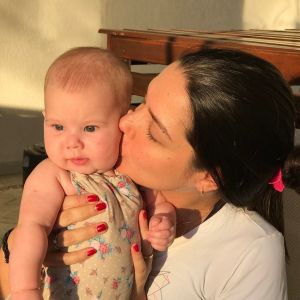 Thais Fersoza relembrou foto fofa com a filha, Melinda, nesta quinta-feira, 20 de abril de 2017