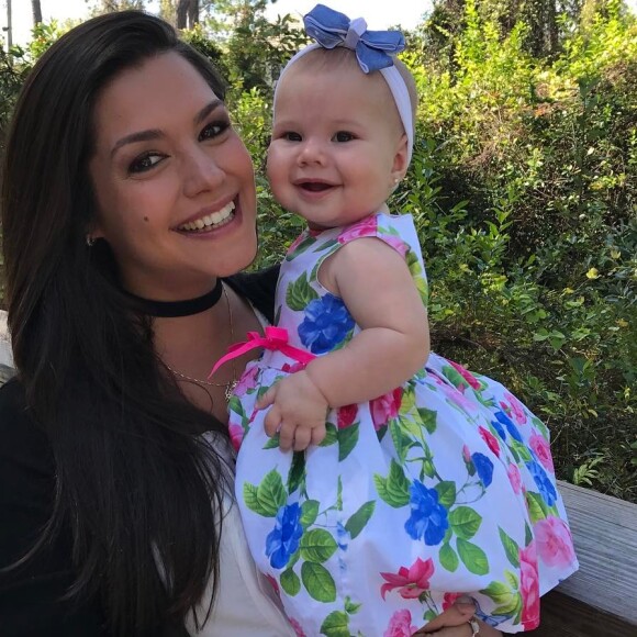Thais Fersoza compartilhou no Instagram uma foto antiga em que ela aparece com a filha, Melinda