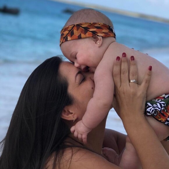 Thais Fersoza contou detalhes do parto de Melinda em vídeo na web