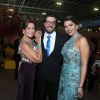 Ieda, do 'BBB17', posa com 'Mamão' e Vivian em festa de casamento da ex-sister Elis