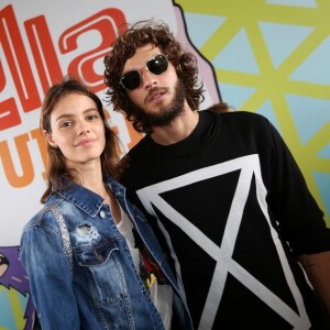 O ator Chay Suede e a modelo Laura Neiva estão juntos desde 2015