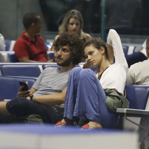 Chay Suede fez pedido de casamento para Laura Neiva em palco do 'Amor & Sexo'