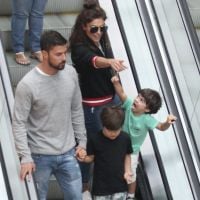 Juliana Paes passeia com os filhos e o marido em shopping do Rio de Janeiro