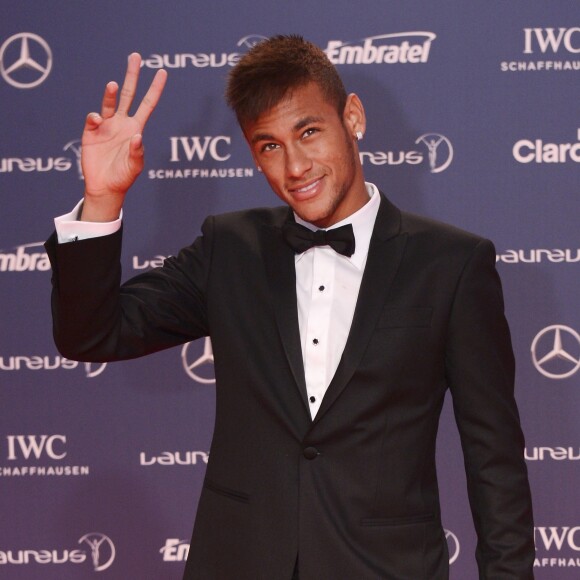 Neymar dançou o funk 'Vai Embrazando' e gravou um vídeo, postado em seu Instagram Stories