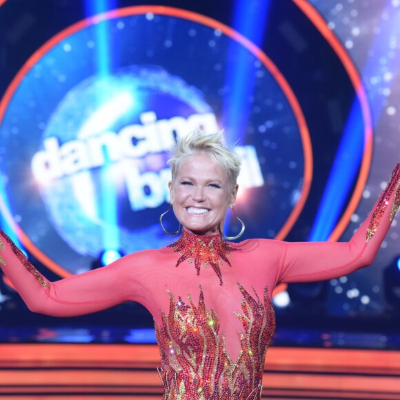 Xuxa reclamou com produtora do 'Dancing Brasil' por não estar vendo a atração e rebateu crítica do diretor