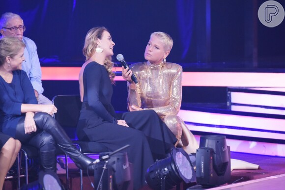 Juliana Silveira contou para Xuxa, no 'Dancing Brasil', como se machucou: 'Dei uma topada na barra de balé da sala de ensaio'