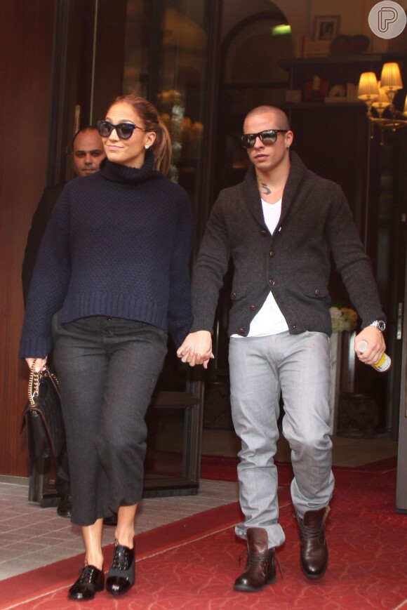 Depois de um divórcio turbulento, Jennifer Lopez e Casper Smart optam por um relacionamento sem grandes planos para o futuro