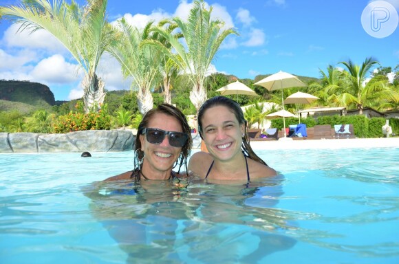 Fernanda Gentil aproveitou feriado de Tiradentes para viajar em família para o Rio Quente Resort, em Goiás