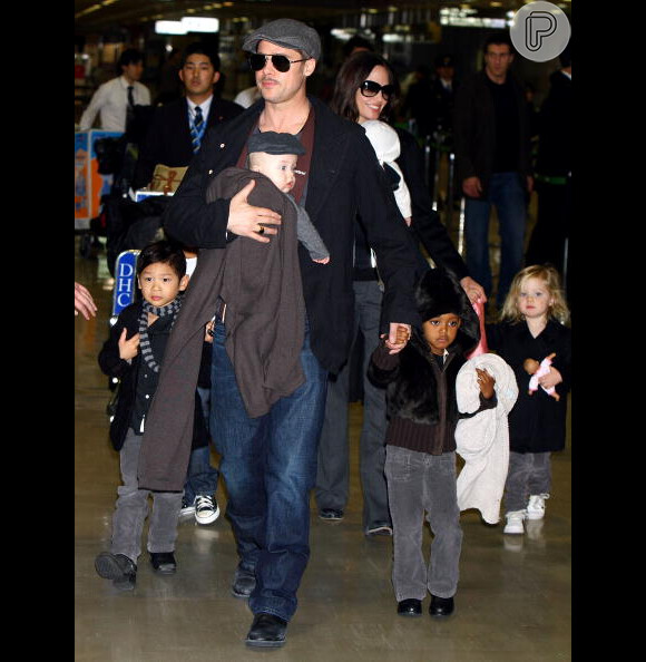 Angelina Jolie tem seis filhos com o ator Brad Pitt; casal pretende adotar mais uma menina na Etiópia