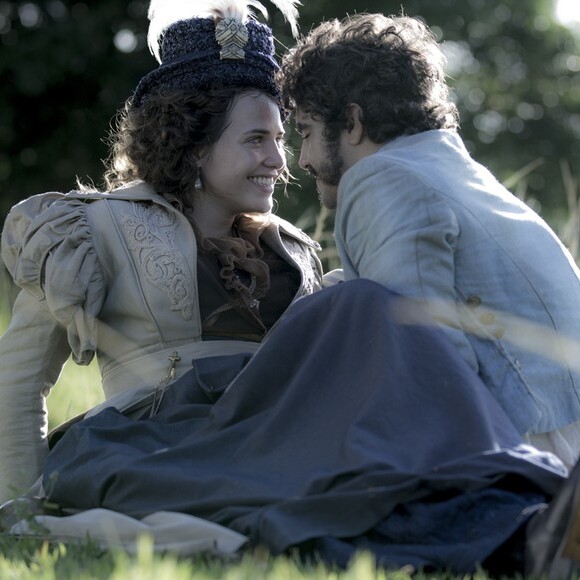 Dom Pedro (Caio Castro) descobre que Leopoldina (Letícia Colin) está grávida, no capítulo que vai ao ar quinta-feira, dia 04 de maio de 2017, na novela 'Novo Mundo'