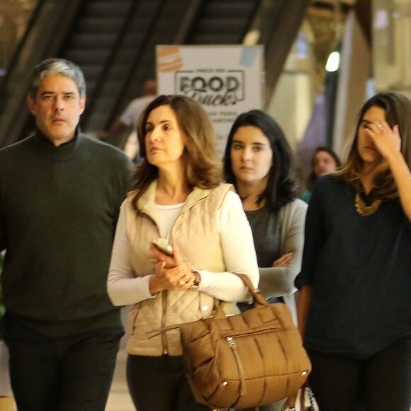 William Bonner, Fátima Bernardes e os filhos doaram sangue para Giuliano Castro, amigos dos jovens, vítima de acidente de carro