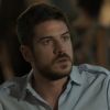 Zeca (Marco Pigossi) se surpreende ao reencontrar Ritinha (Isis Valverde) e reafirma que não vai lhe dar o divórcio, na novela 'A Força do Querer'