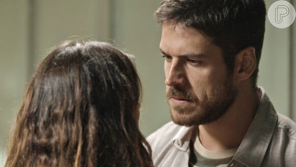 Ritinha (Isis Valverde) conta a Zeca (Marco Pigossi) que está grávida, na novela 'A Força do Querer'
