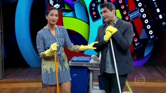 Camila Pitanga usa luvas e vassoura no 'Video Show': 'Vamos fazer uma faxina?'