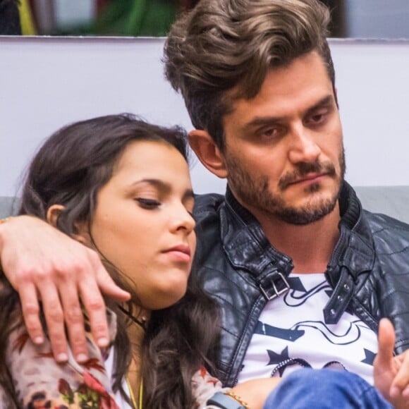 Marcos confessou durante a live no Instagram que chorou com a carta que fez sobre Emilly