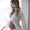 De lingerie, Andressa Suita exibiu o barrigão de sete meses de gravidez nesta terça-feira, 25 de abril de 2017