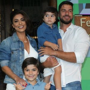 Juliana Paes mostrou o filho Pedro com braço engessado no Instagram nesta terça-feira, 25 de abril de 2017