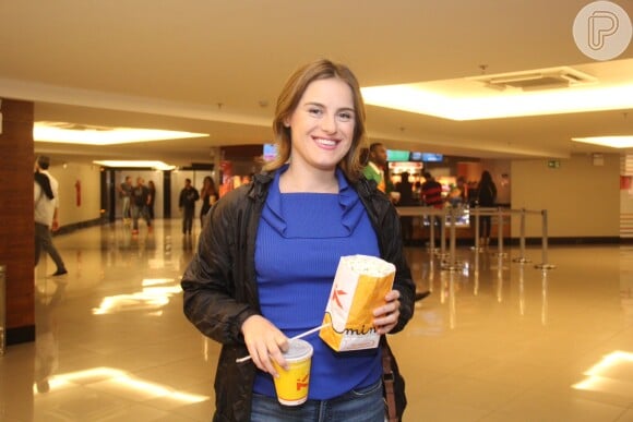 Alessandra Maestrini compra pipoca para assistir o filme 'Ninguém Entra, Ninguém Sai', no shopping Rio Sul, em Botafogo, Zona Sul da cidade, na noite desta terça-feira, 25 de abril de 2017