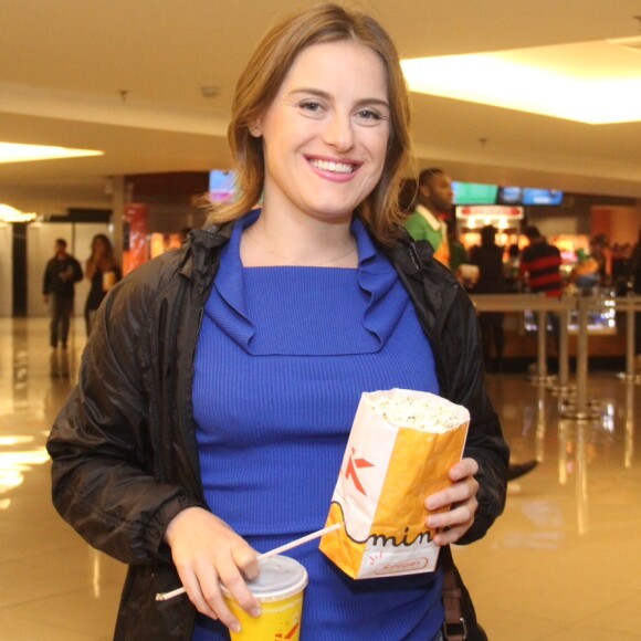 Alessandra Maestrini compra pipoca para assistir o filme 'Ninguém Entra, Ninguém Sai', no shopping Rio Sul, em Botafogo, Zona Sul da cidade, na noite desta terça-feira, 25 de abril de 2017