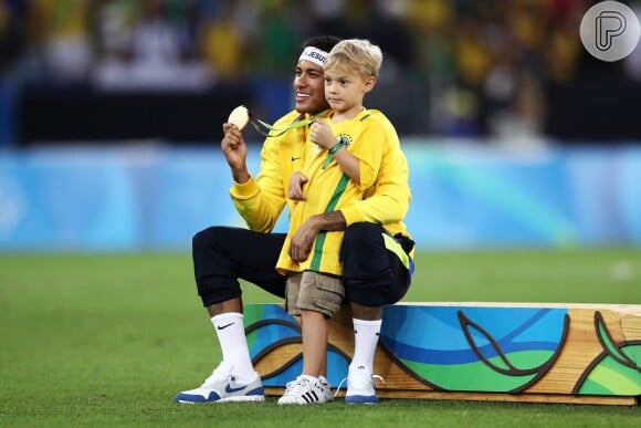 Neymar se derreteu ao mostrar carta que ganhou do filho, Davi Lucca