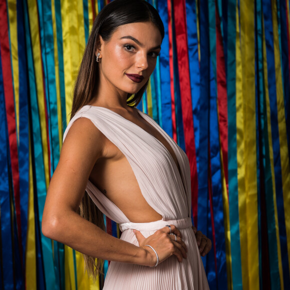 Isis Valverde disse que a sensualidade de Ritinha não é forçada em 'A Força do Querer'