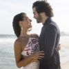 Ainda casada com Zeca (Marco Pigossi), Ritinha (Isis Valverde) falsifica documentos para se casar com Ruy (Fiuk), na novela 'A Força do Querer'